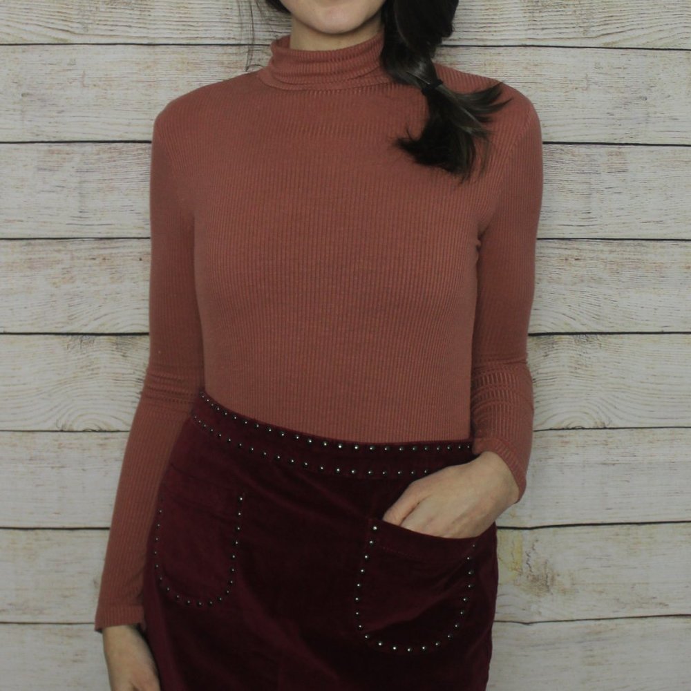 Mossimo Wine Red Velvet Mini - Picture 11 of 13